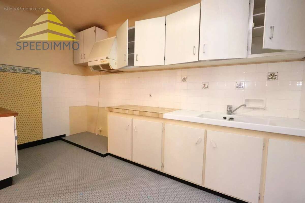 Maison à MANDRES-LES-ROSES