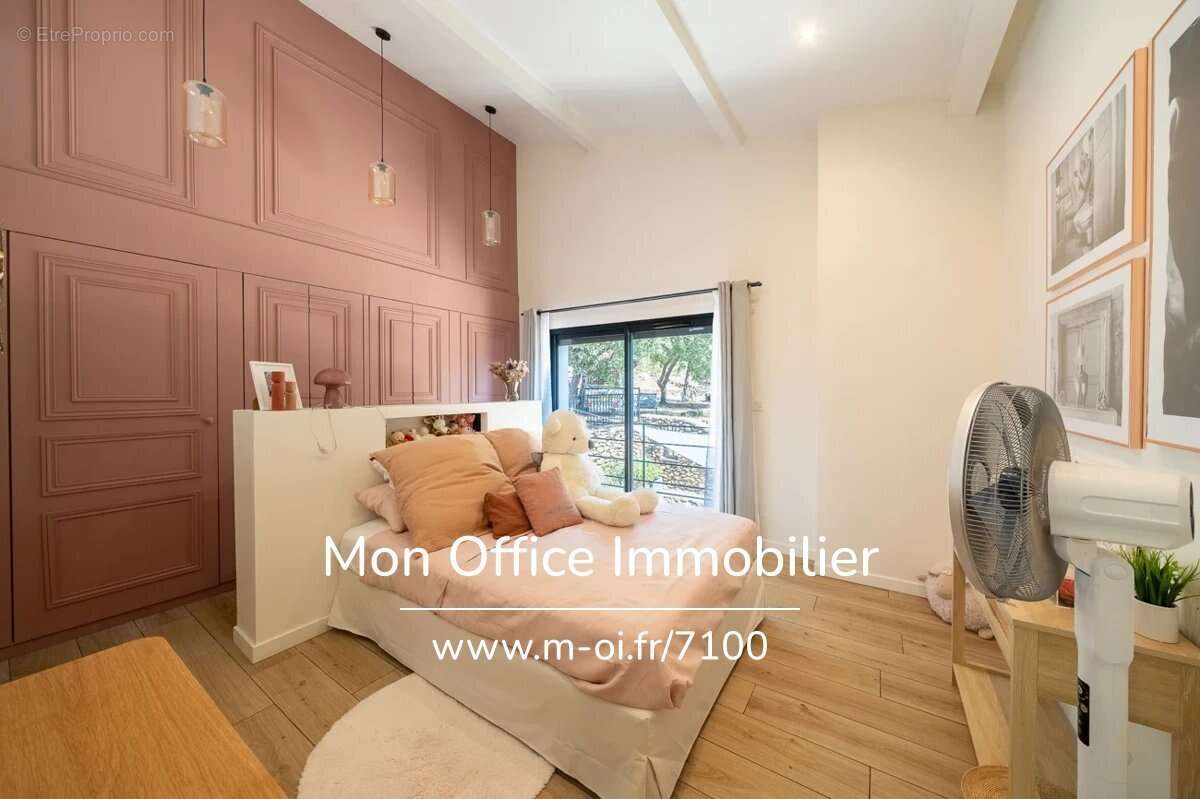 Référence : 7100-NGU. - Maison 9 pièces - Piscine - village à pied - calme - 276m2 - photo 15