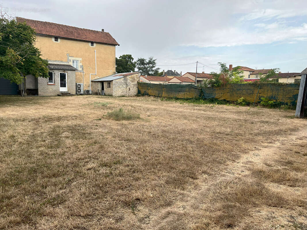 Maison à SAINT-JEAN-DE-SAUVES
