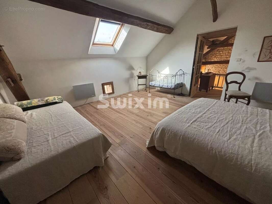 Maison à NOYERS
