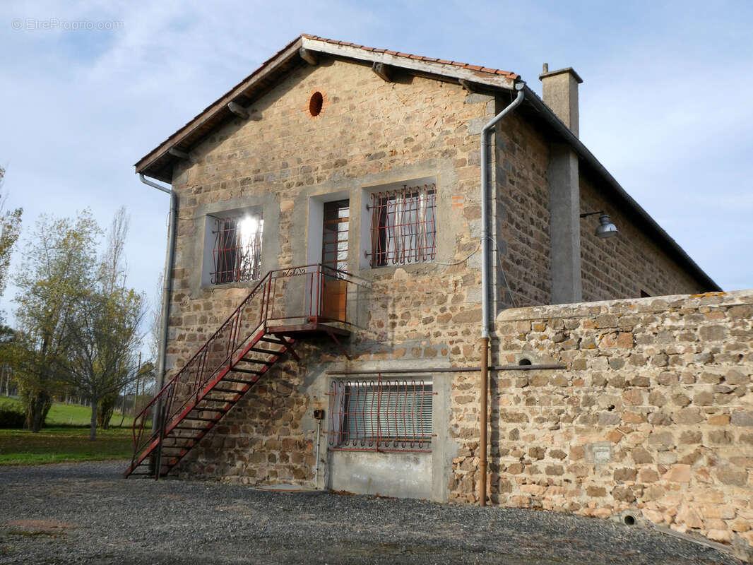 Maison à SAINT-LAURENT-DE-CHAMOUSSET