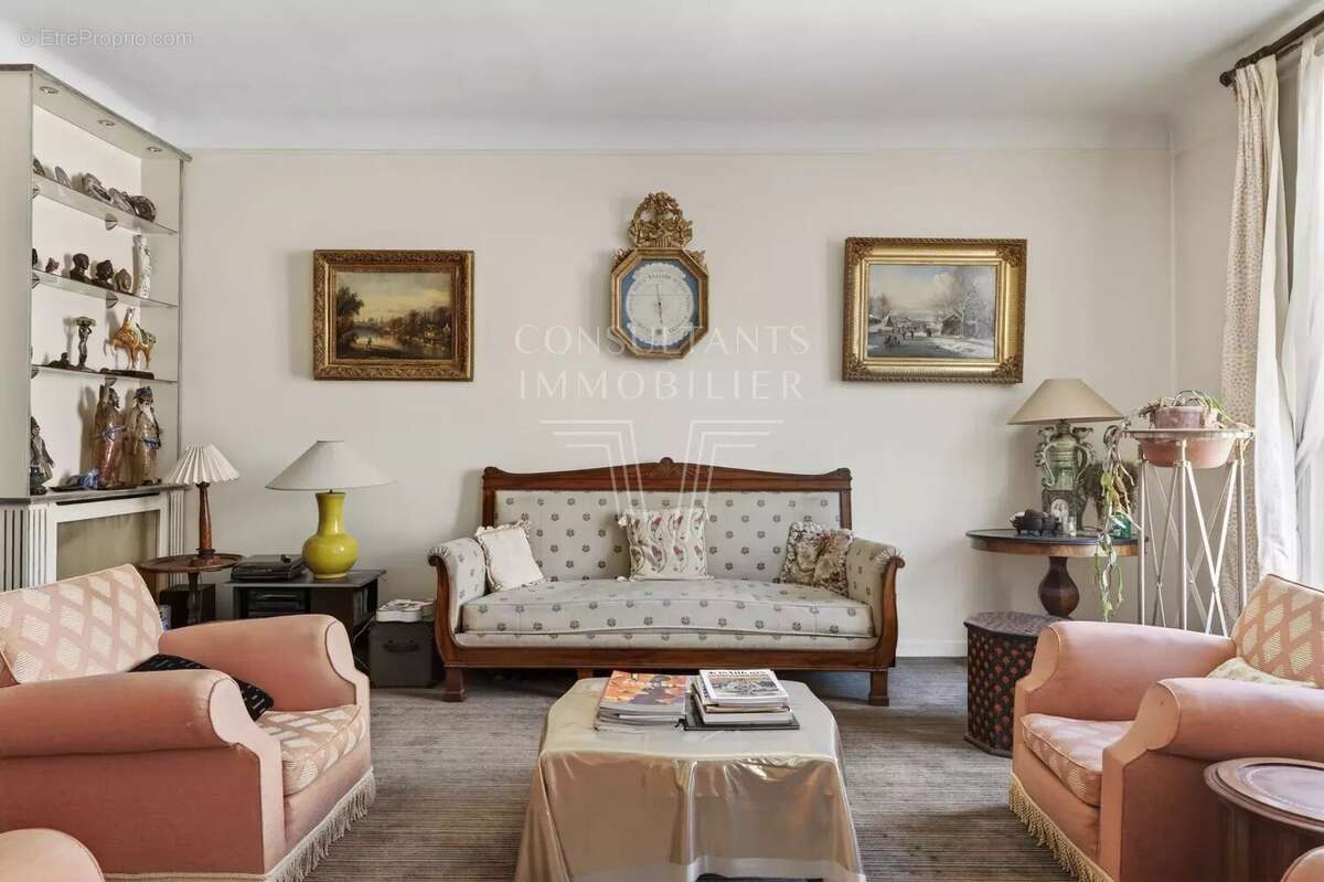 Appartement à NEUILLY-SUR-SEINE