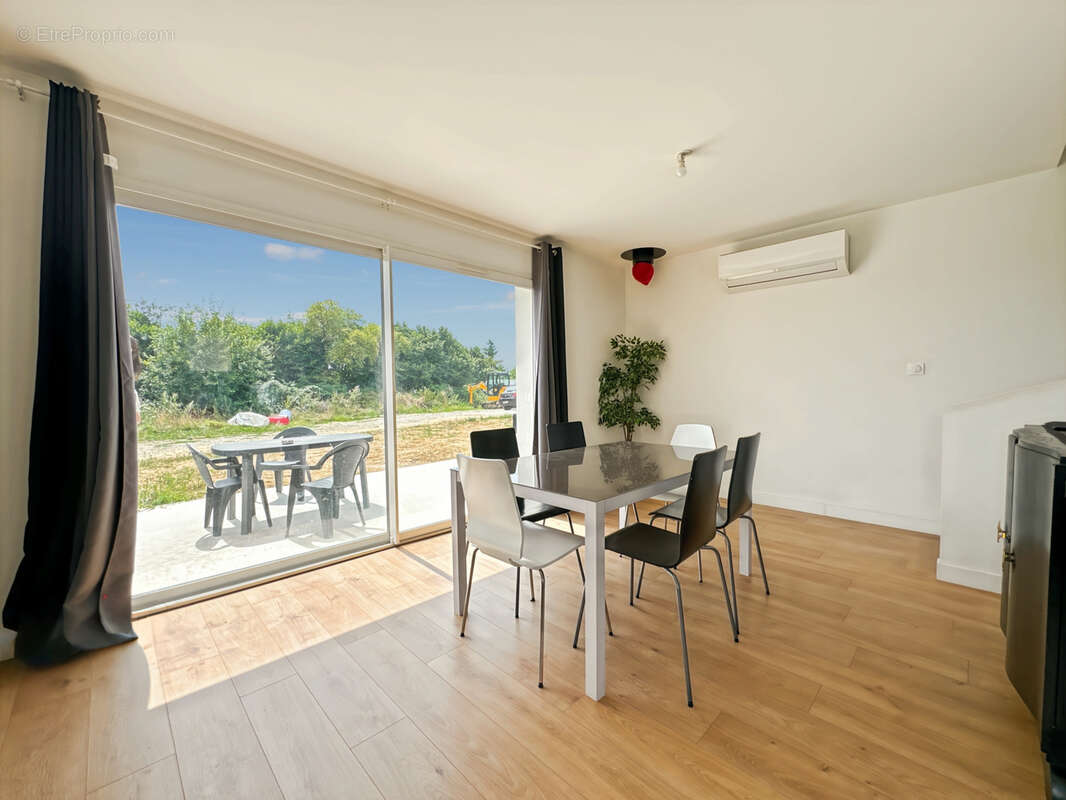 À vendre   Maison lumineuse avec jardin à Saint-Jean-de-Thurigneux - photo 3