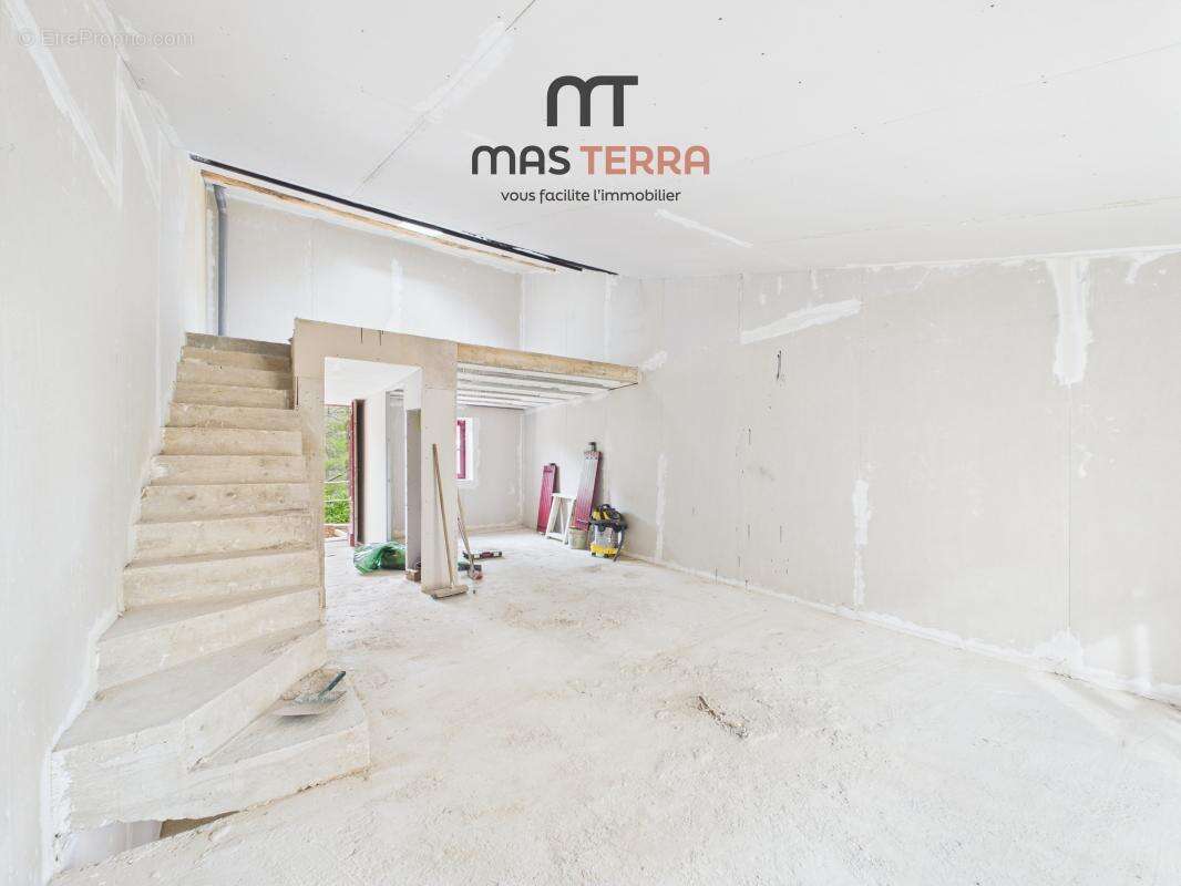 Appartement à CHATEAUNEUF-GRASSE