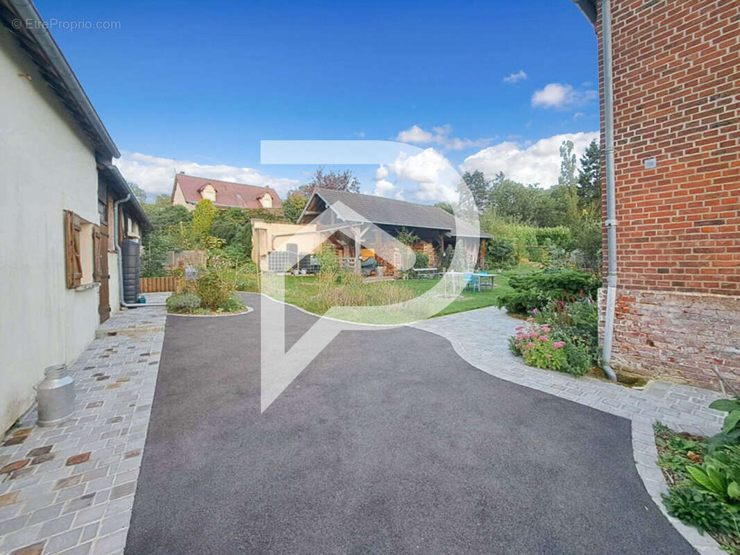 Maison à MILLY-SUR-THERAIN