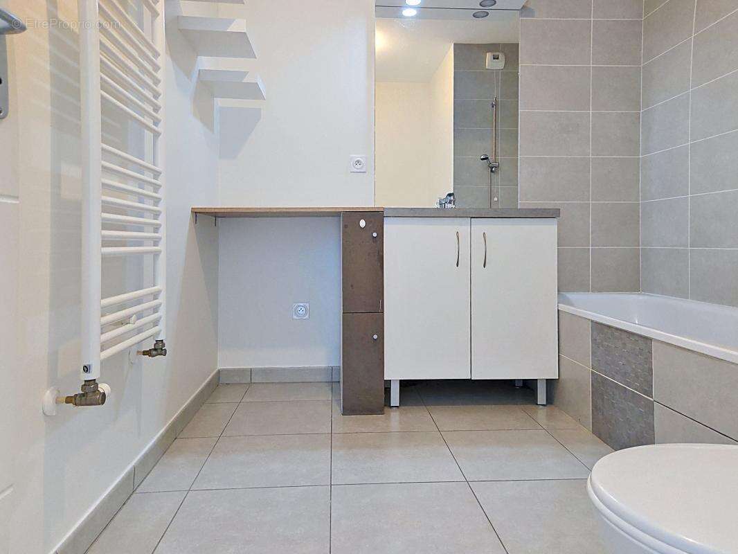 Appartement à MEYZIEU