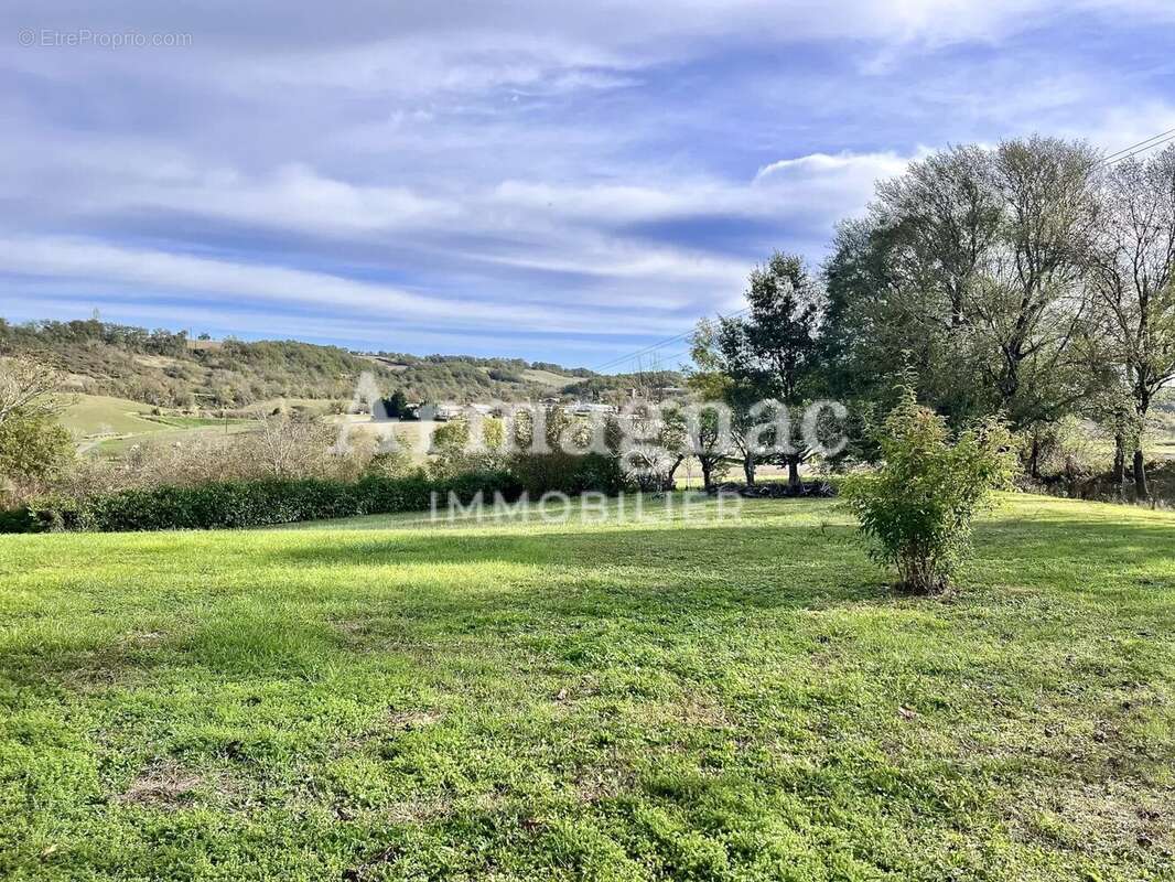 Maison à VIC-FEZENSAC