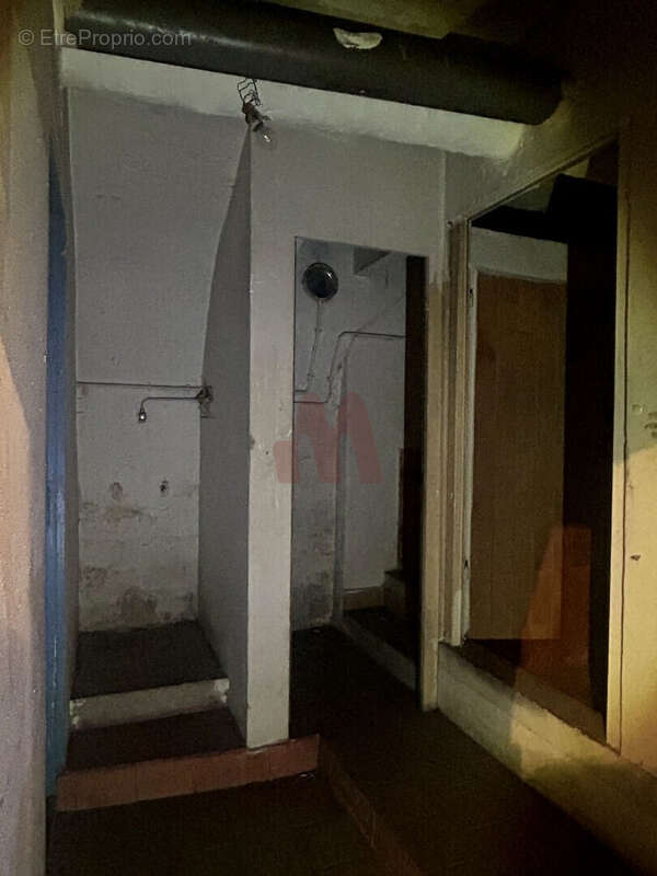 Commerce à PARIS-9E