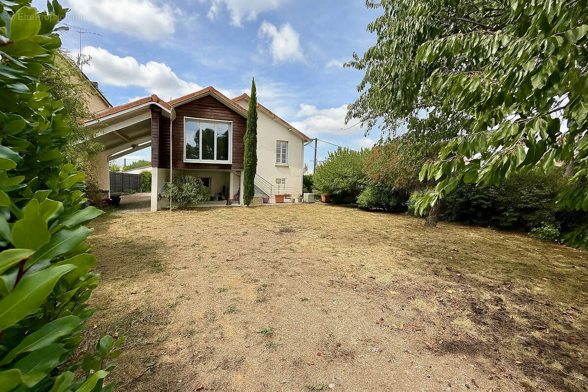 Maison à RUELLE-SUR-TOUVRE