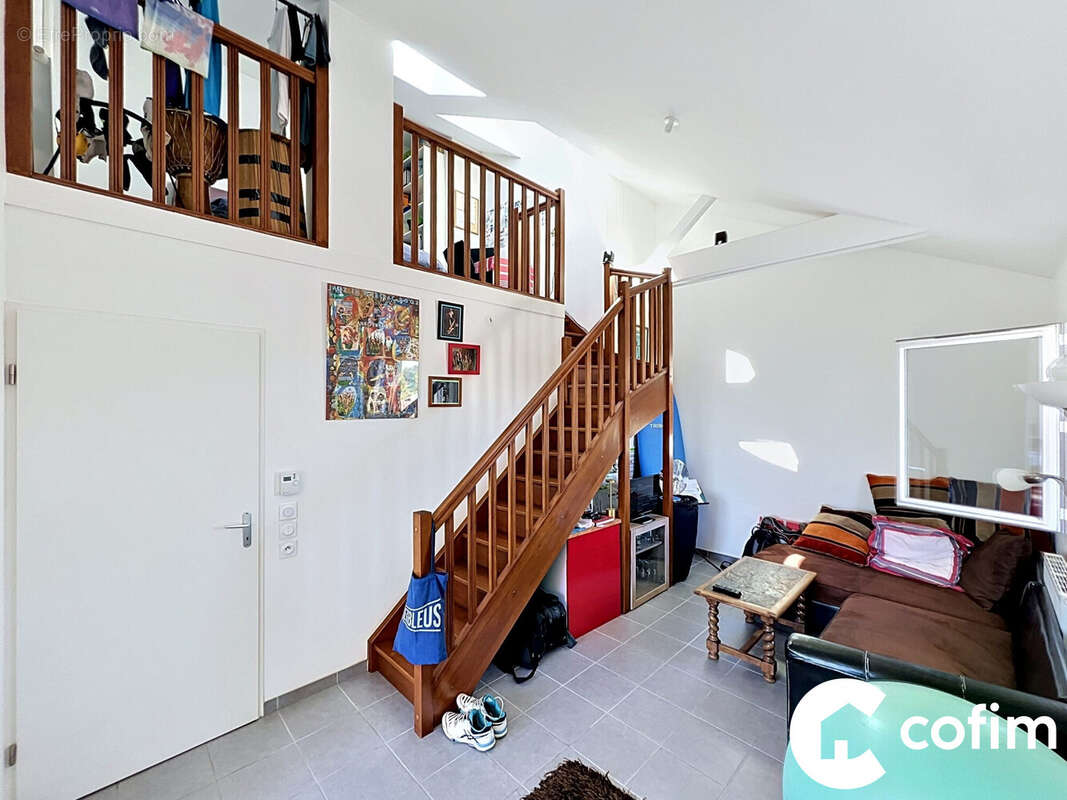 Appartement à LONS