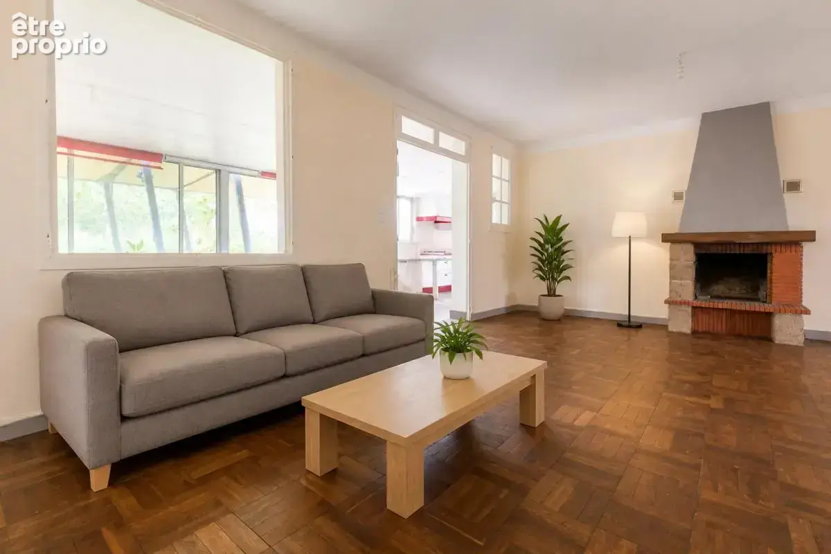 Maison 6 pièces avec grand garage - photo 2