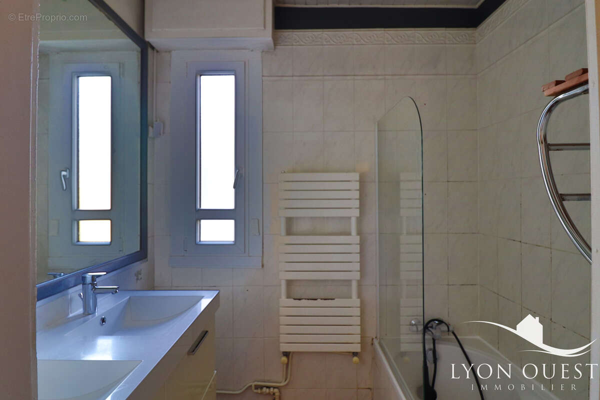 Appartement à CHARBONNIERES-LES-BAINS