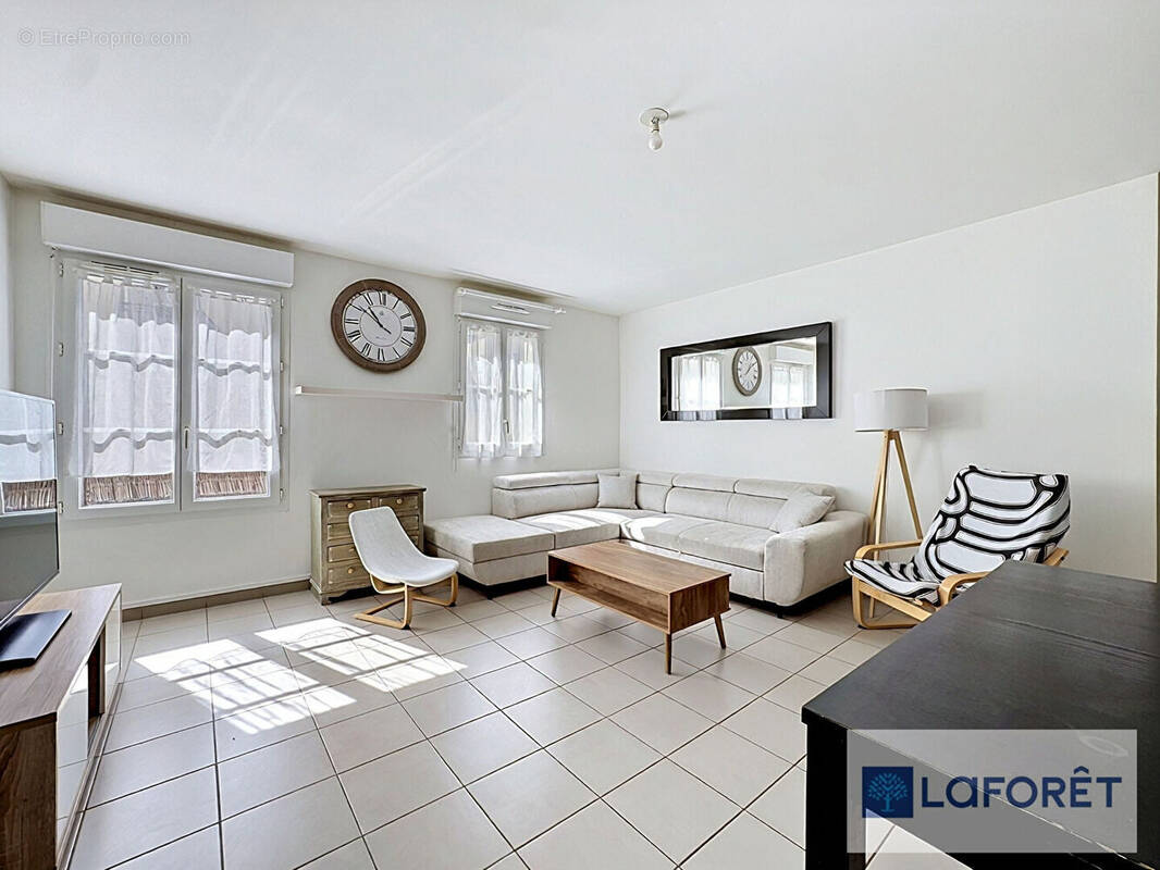 Appartement à NEAUPHLE-LE-CHATEAU