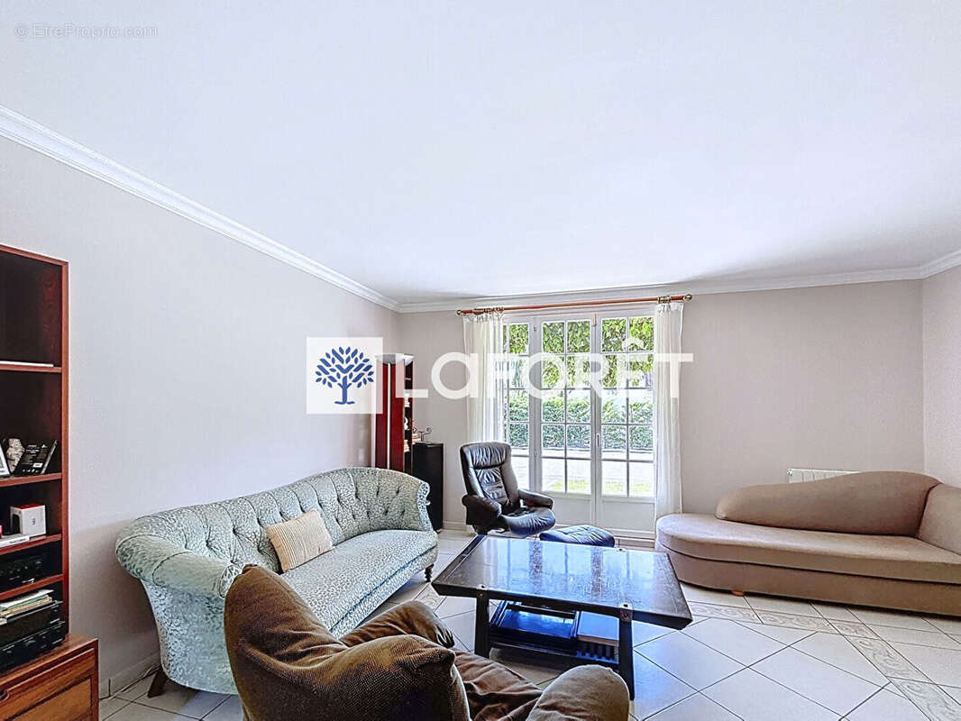 Maison à SAINT-NOM-LA-BRETECHE