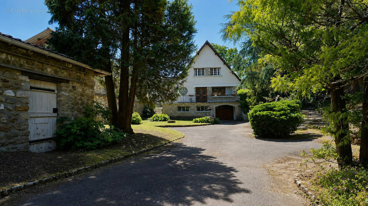 Maison à JUZIERS