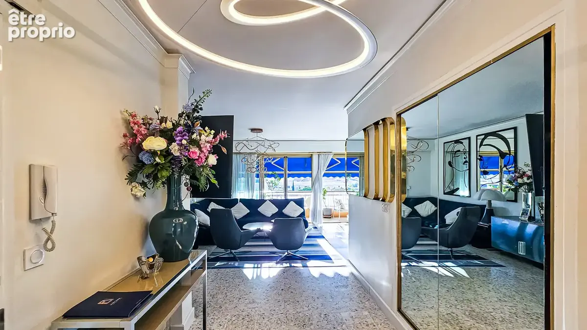 Le Roqueirol, une signature architecturale, un art de vivre - Dernier étage vue dégagée jusqu'à la mer - photo 8