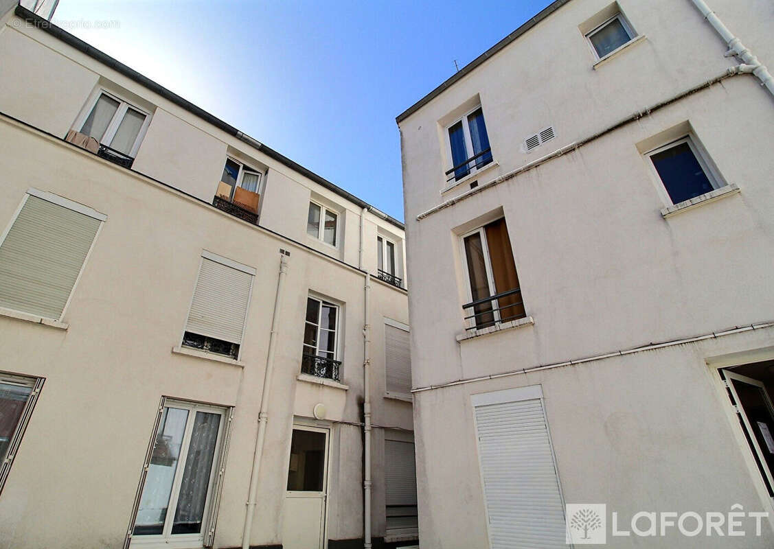 Appartement à LA GARENNE-COLOMBES