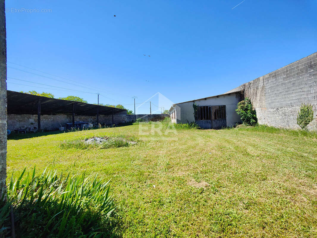Maison à SAINT-MEME-LES-CARRIERES