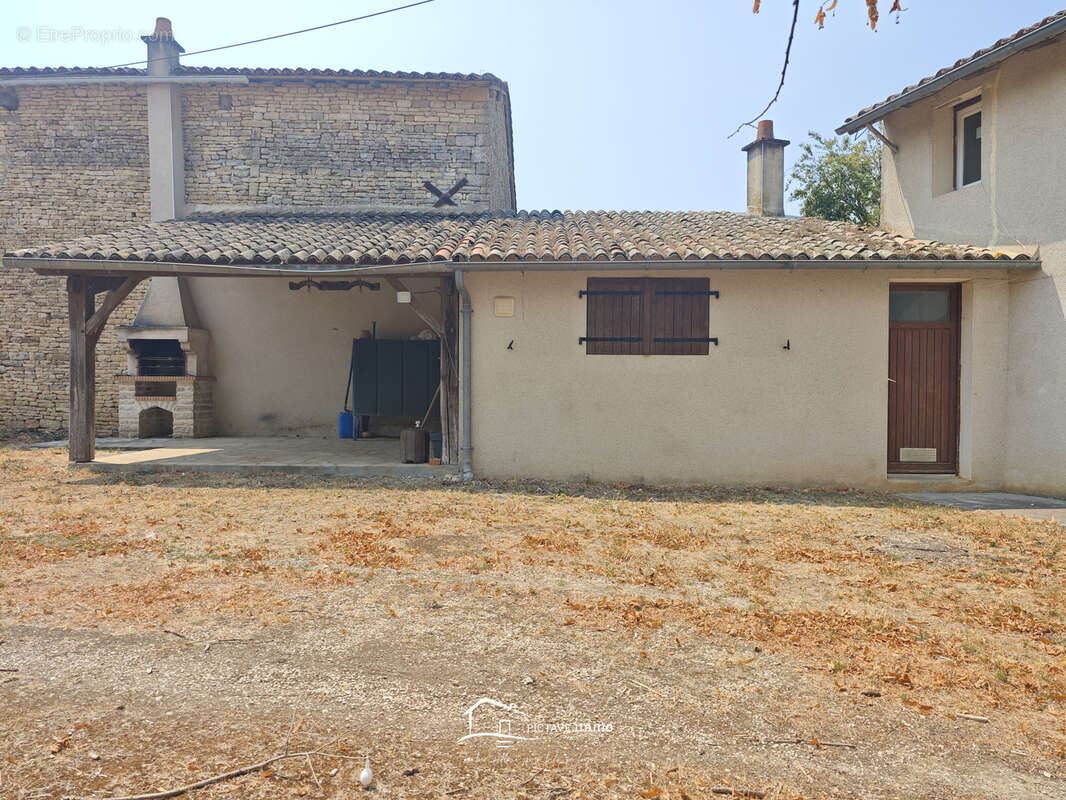 Maison avec dependances - photo 10