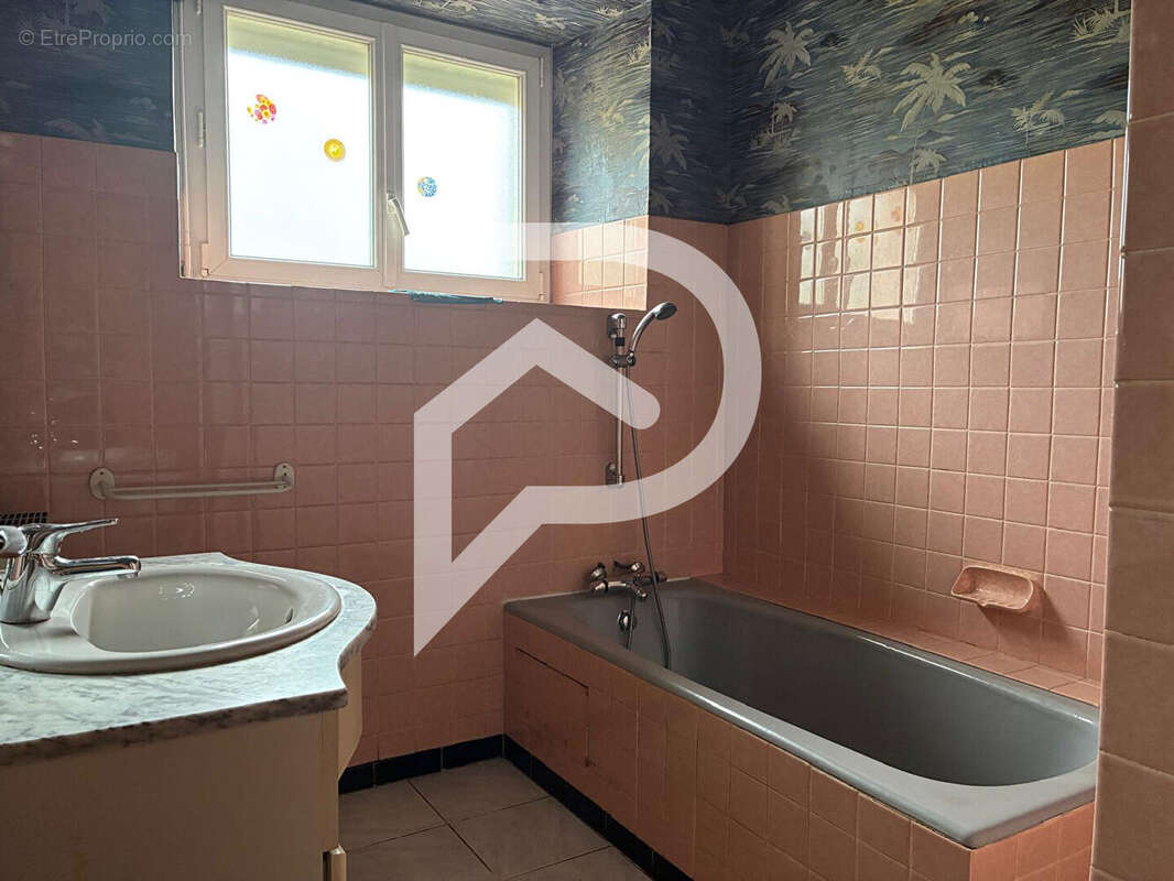 Maison à LA MEAUGON