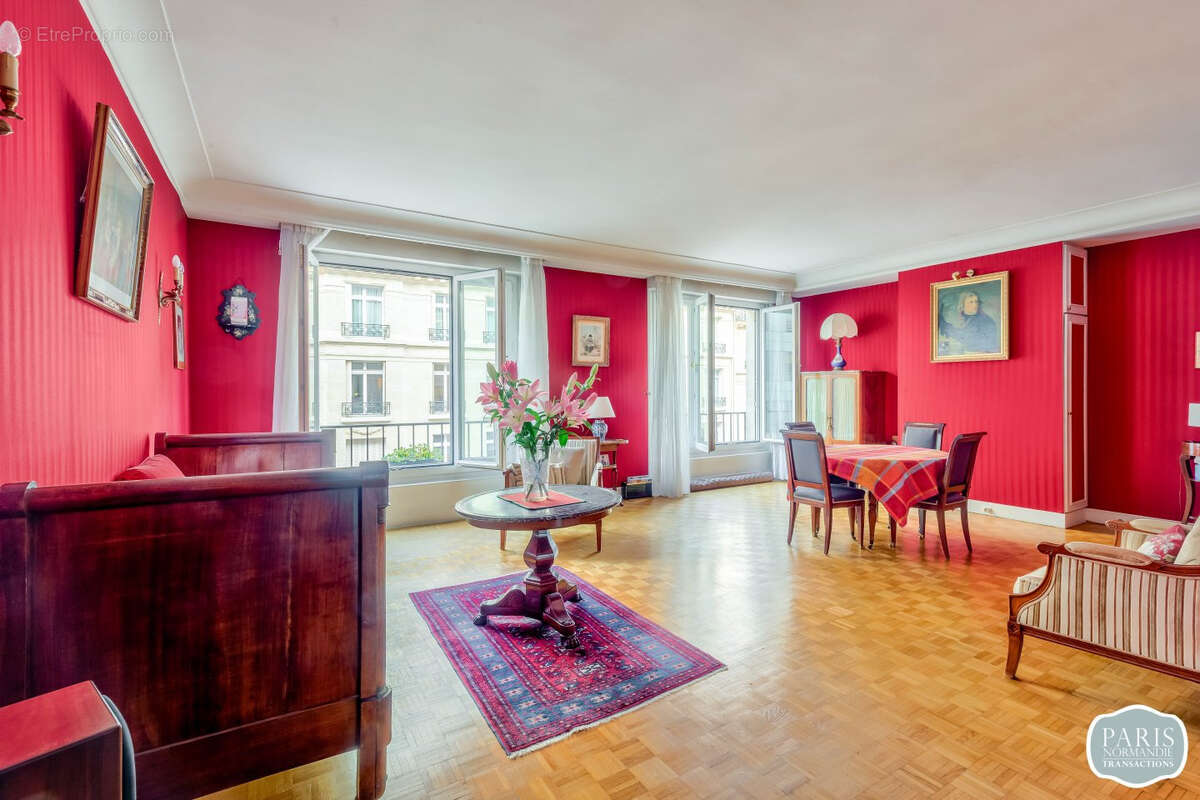 Appartement à PARIS-8E