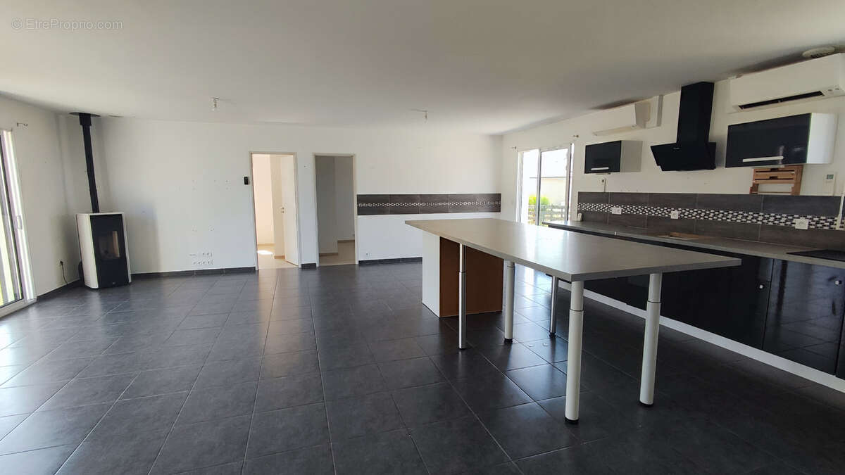 Maison recente dans petit village proche oloron - photo 6