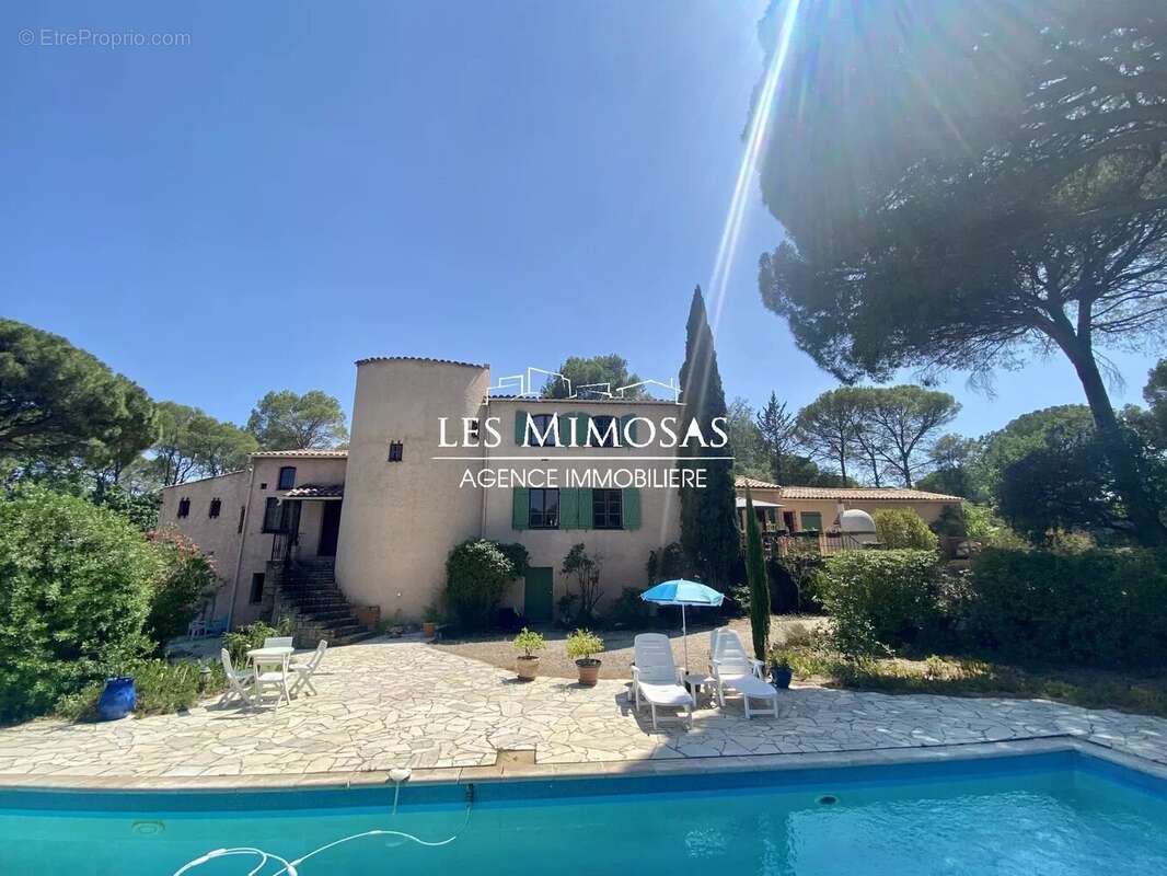 Maison à ROQUEBRUNE-SUR-ARGENS