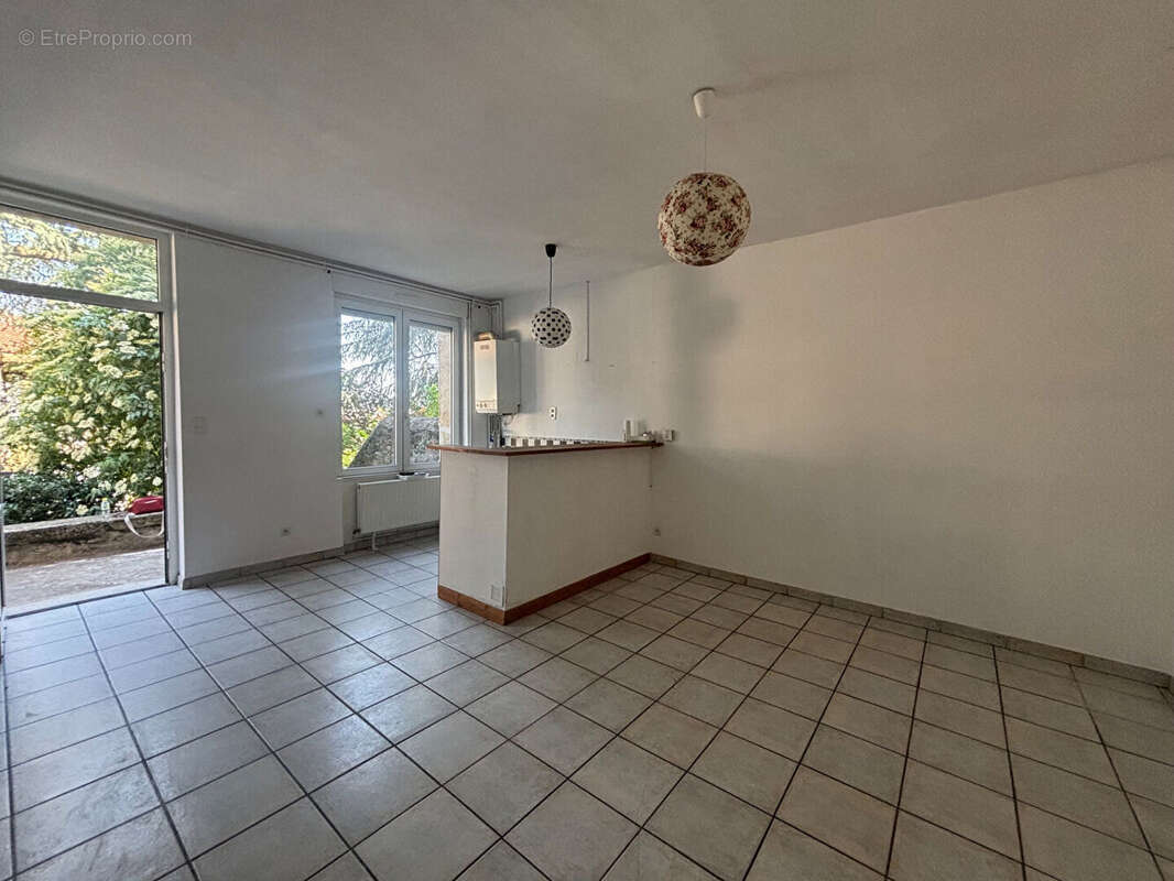 Montaud f2 au calme avec terrasse - photo 2