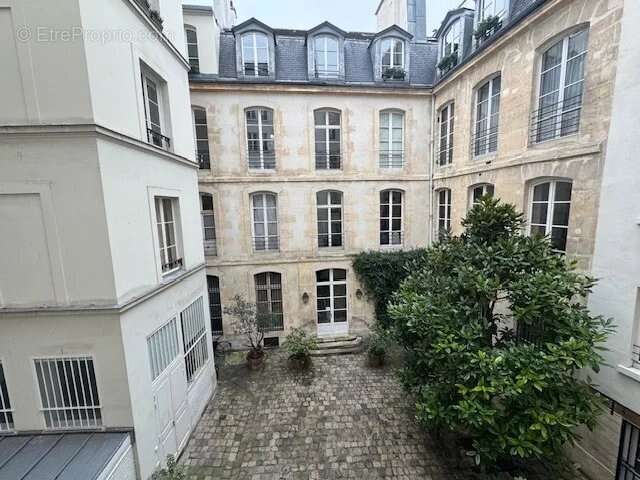 Appartement à PARIS-2E
