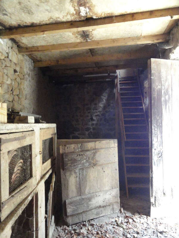 Maison en pierres dans hameau - photo 13