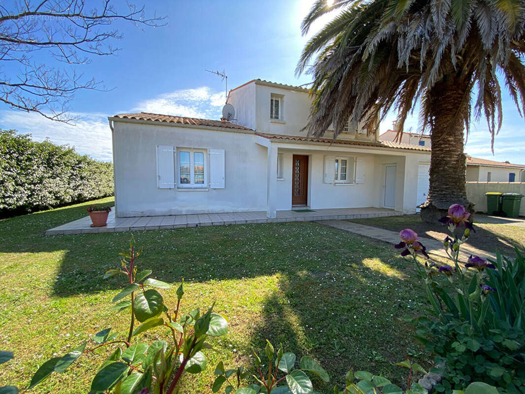 Maison à LA BREE-LES-BAINS