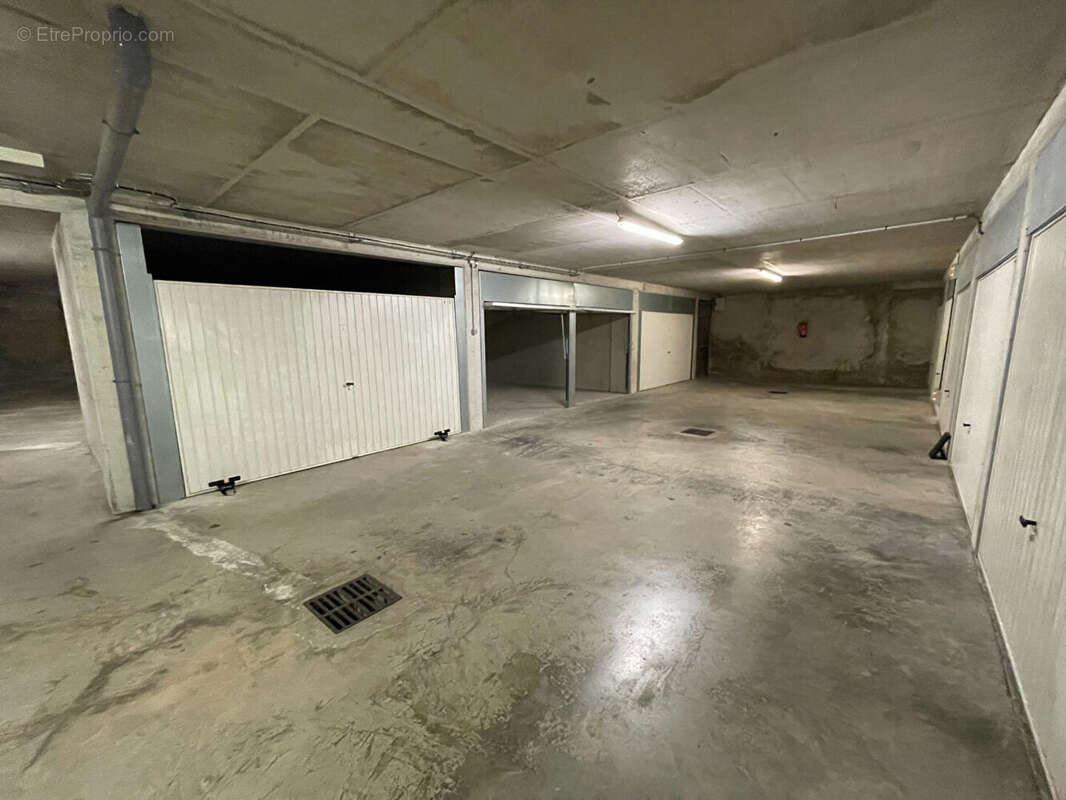 Parking à CAGNES-SUR-MER