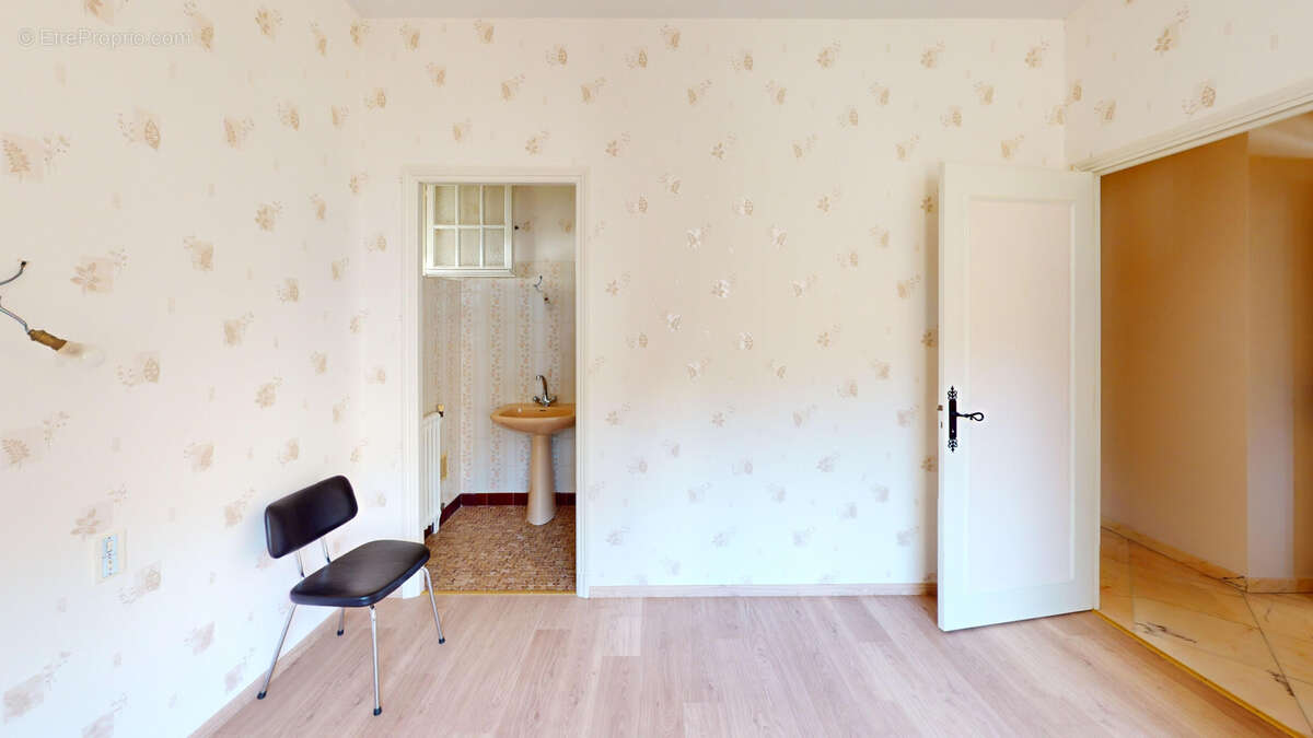 Appartement à SALLES-CURAN