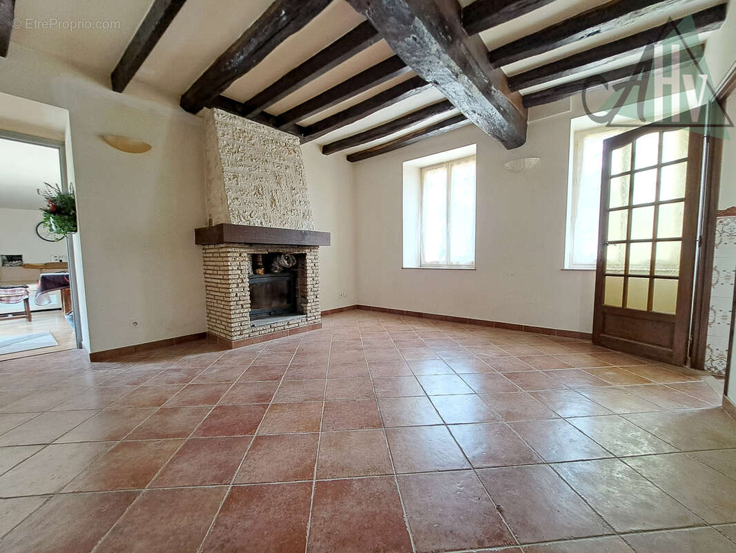 Maison à VILLENEUVE-LA-GUYARD