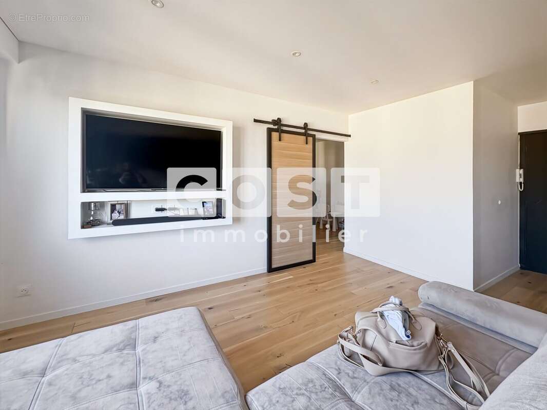 Appartement à LA GARENNE-COLOMBES