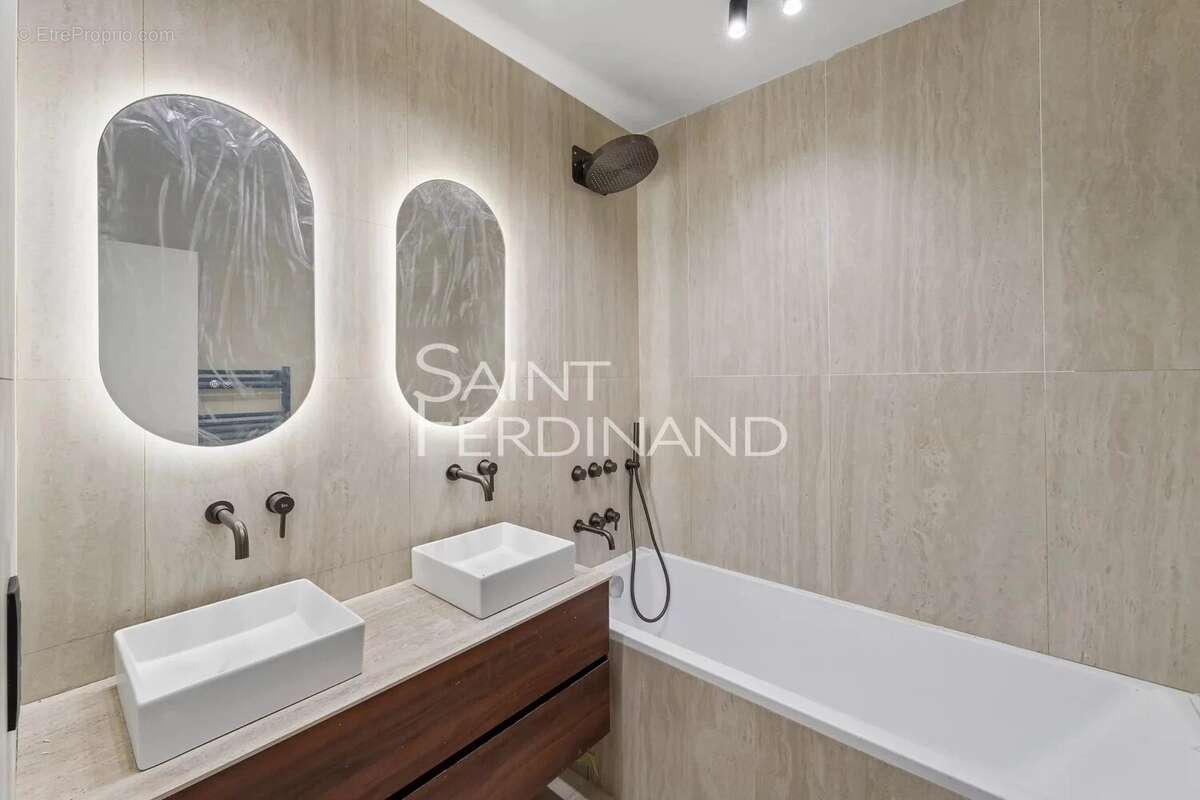 Appartement à NEUILLY-SUR-SEINE