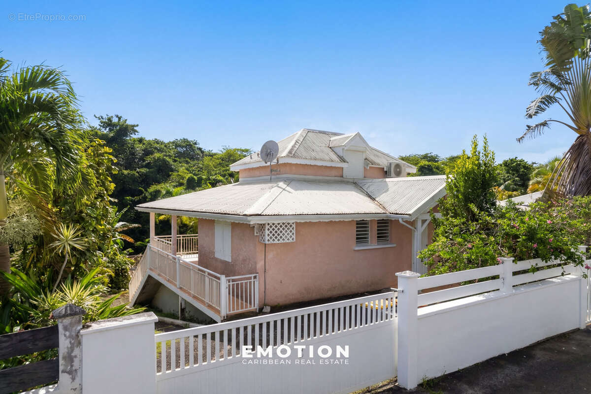 Maison à BAIE-MAHAULT