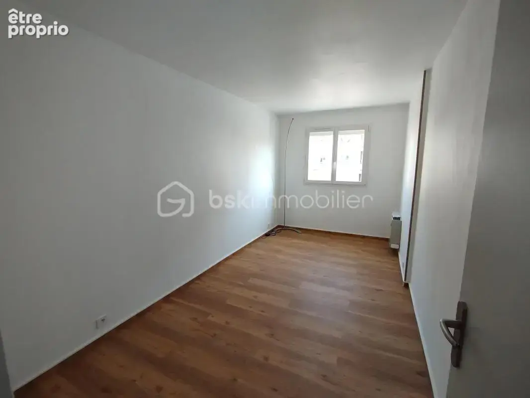 Appartement 3 pièces avec balcon, place de parking et cave, proche RER A Champs-sur-Marne - photo 6