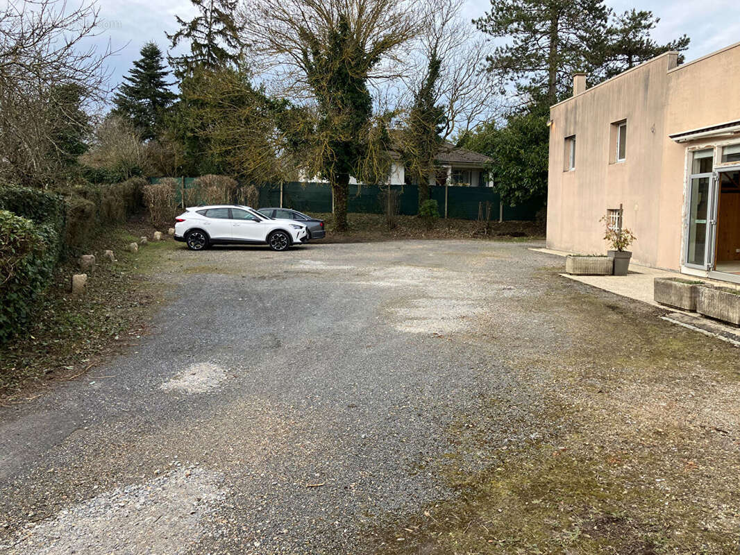 Commerce à CHASSENEUIL-DU-POITOU