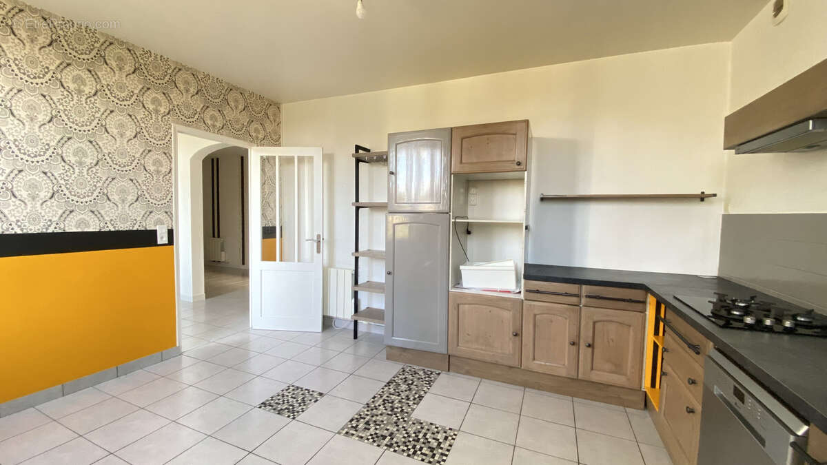 Maison à CHENAC-SAINT-SEURIN-D&#039;UZET