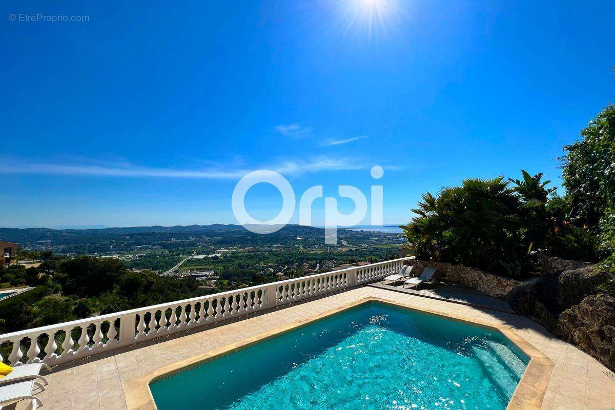 Maison à MANDELIEU-LA-NAPOULE