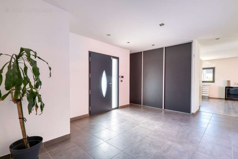 Maison à SAINT-JEAN-DE-THURIGNEUX