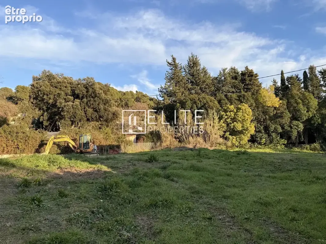 Terrain à LA ROQUETTE-SUR-SIAGNE