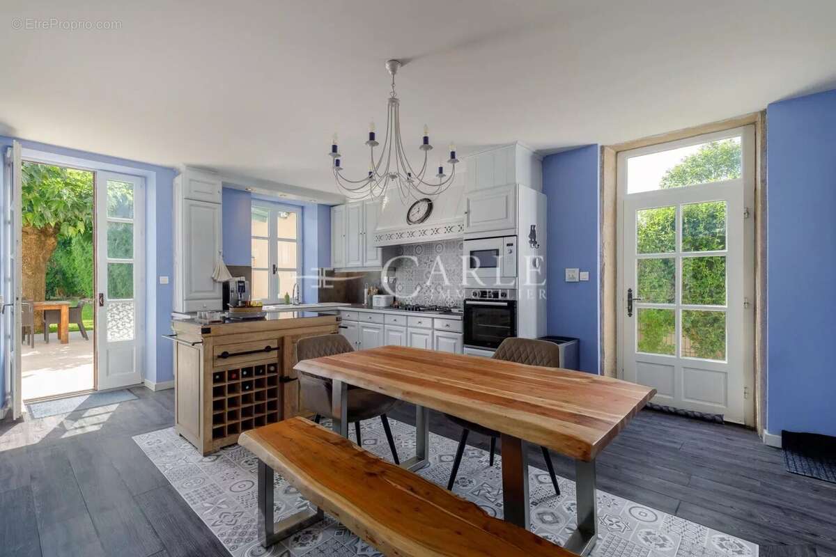 Maison à SAINT-BONNET-DE-MURE