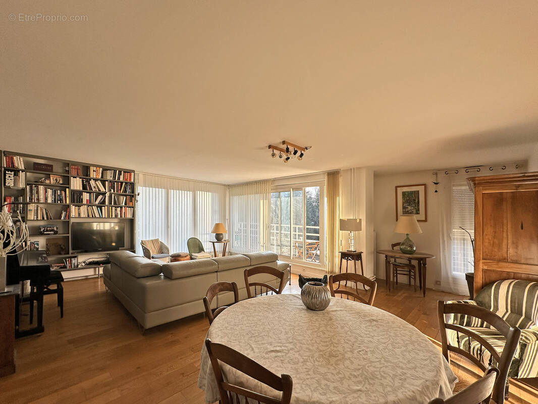 Appartement à NANTERRE