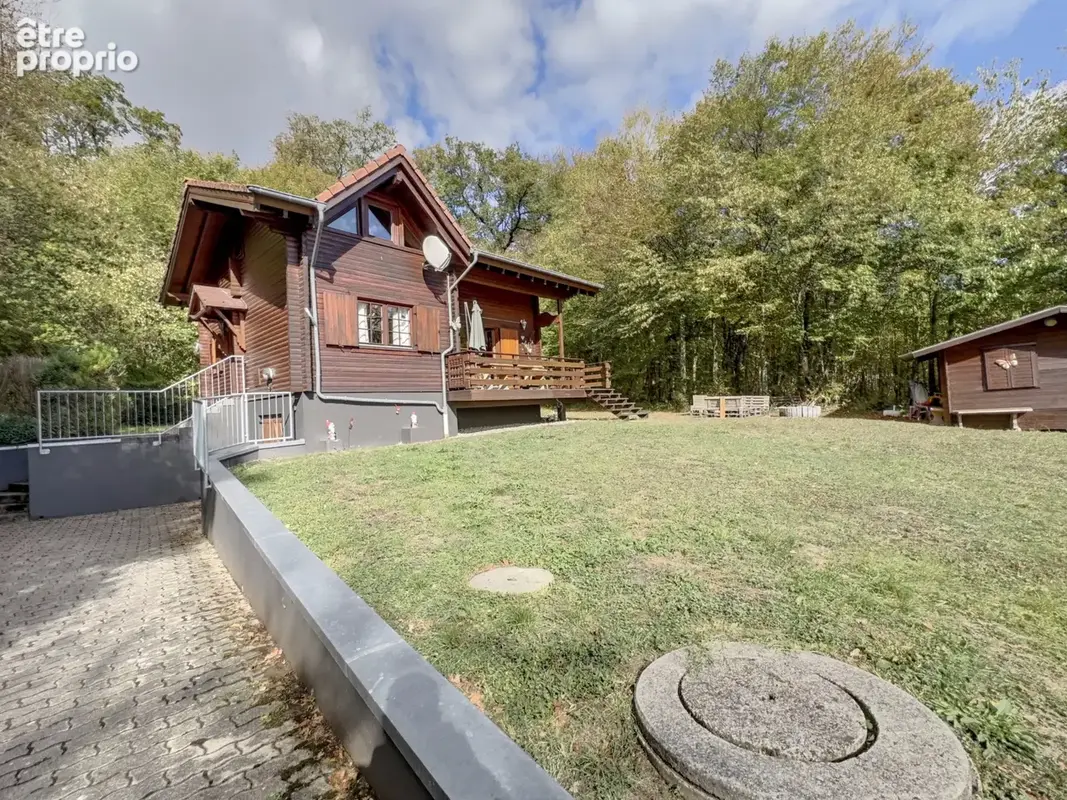 Magnifique chalet rénové au bord de l’étang de Diefenbach   4 chambres, terrain de 14 ares - photo 2