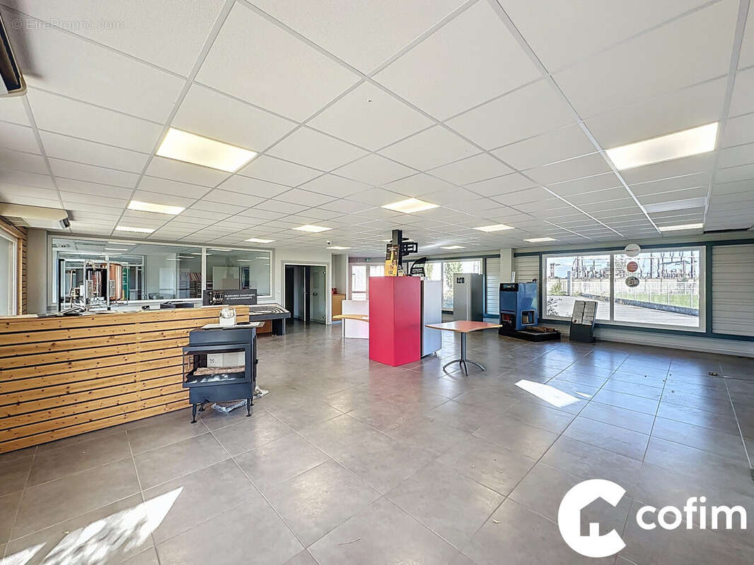 Commerce à SERRES-CASTET