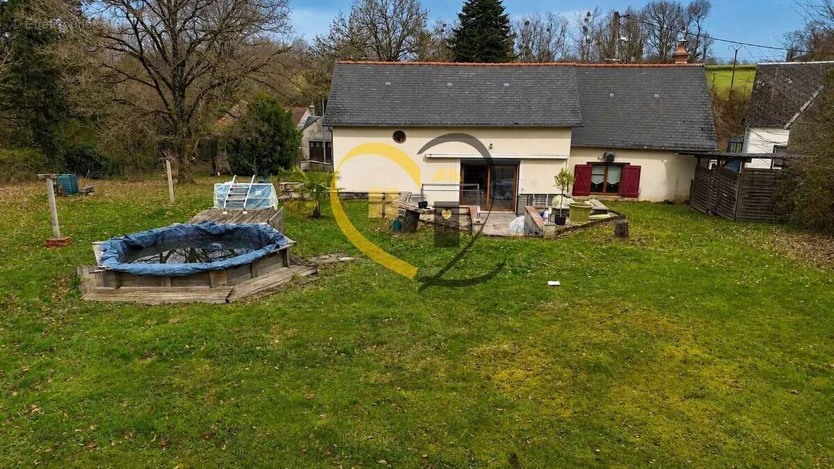 Maison à IVOY-LE-PRE