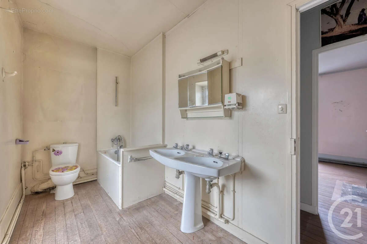 Maison à OZOUER-LE-VOULGIS