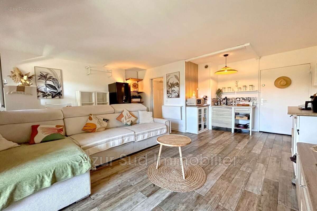Appartement à VALLAURIS